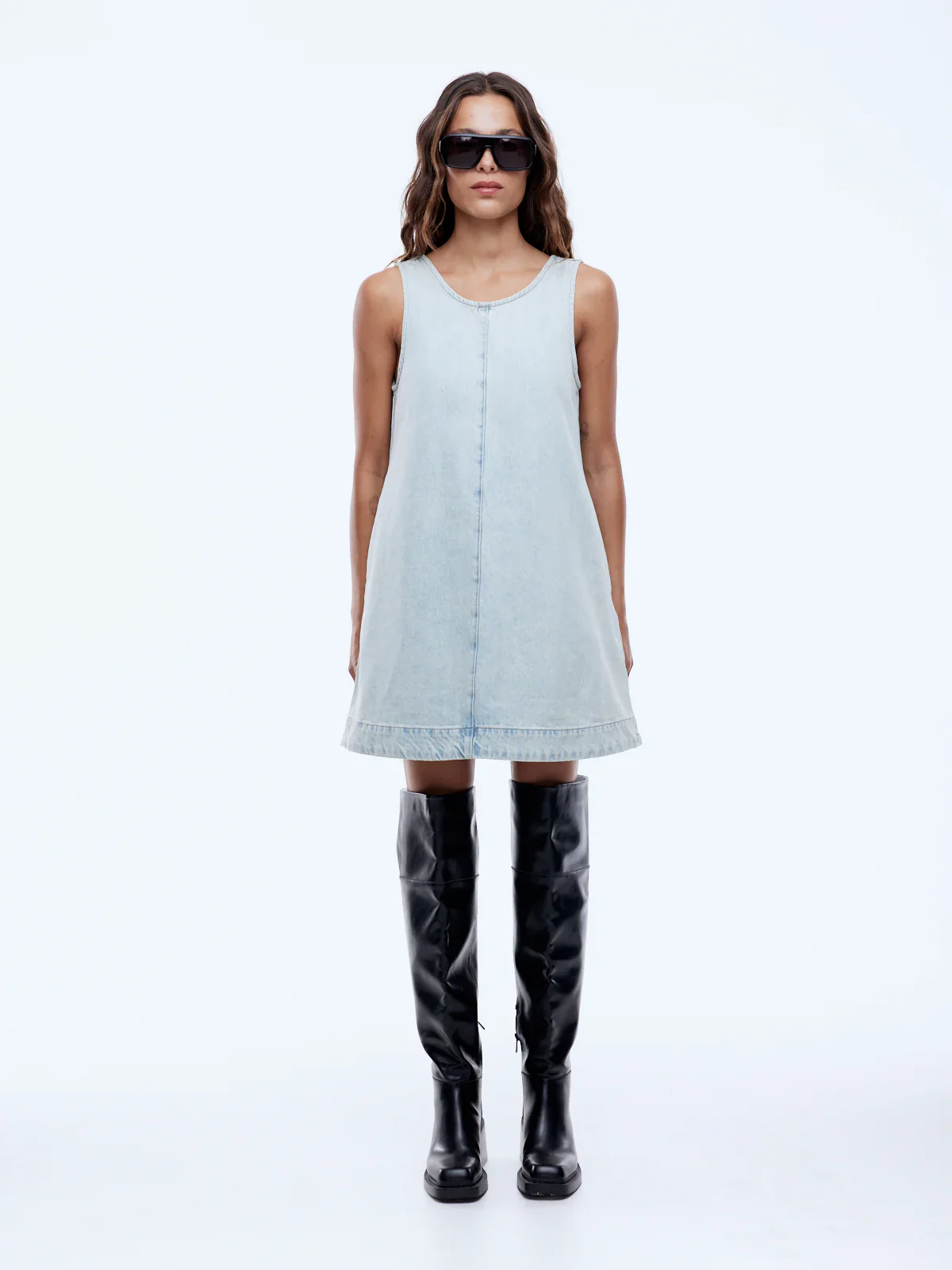 Annie Denim Dress - Light Wash - Image 4